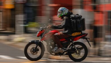 Governo de SP oferece curso gratuito e CNH digital para motociclistas profissionais